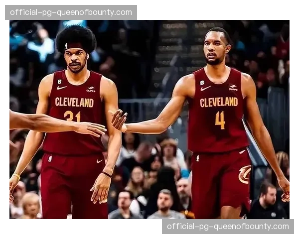 骑士构建双塔铁闸，莫布利与阿伦组成内线防守屏障