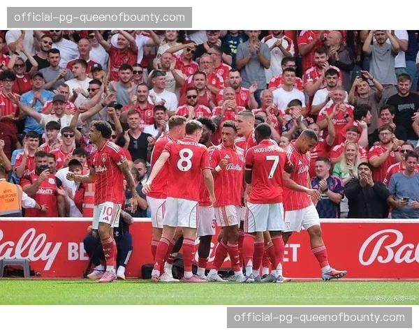 莱比锡红牛体育总监艾贝尔确认，夏窗将听取对西蒙斯的报价