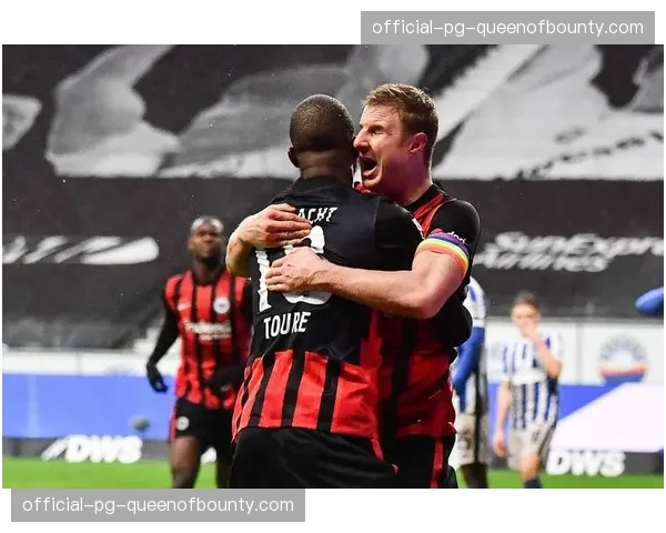 法兰克福官方确认：队长特拉普因肩部伤势将缺席本轮对阵波鸿的比赛