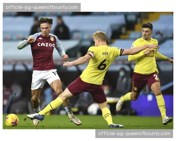 半场速报：奥格斯堡通过一次战术角球配合，由边后卫远射得分