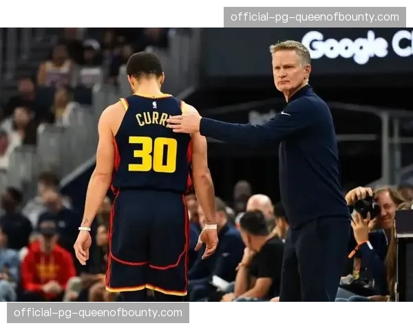 报道：勇士采用“伪联防”策略，有效限制了对手针对库里的低位错位单打